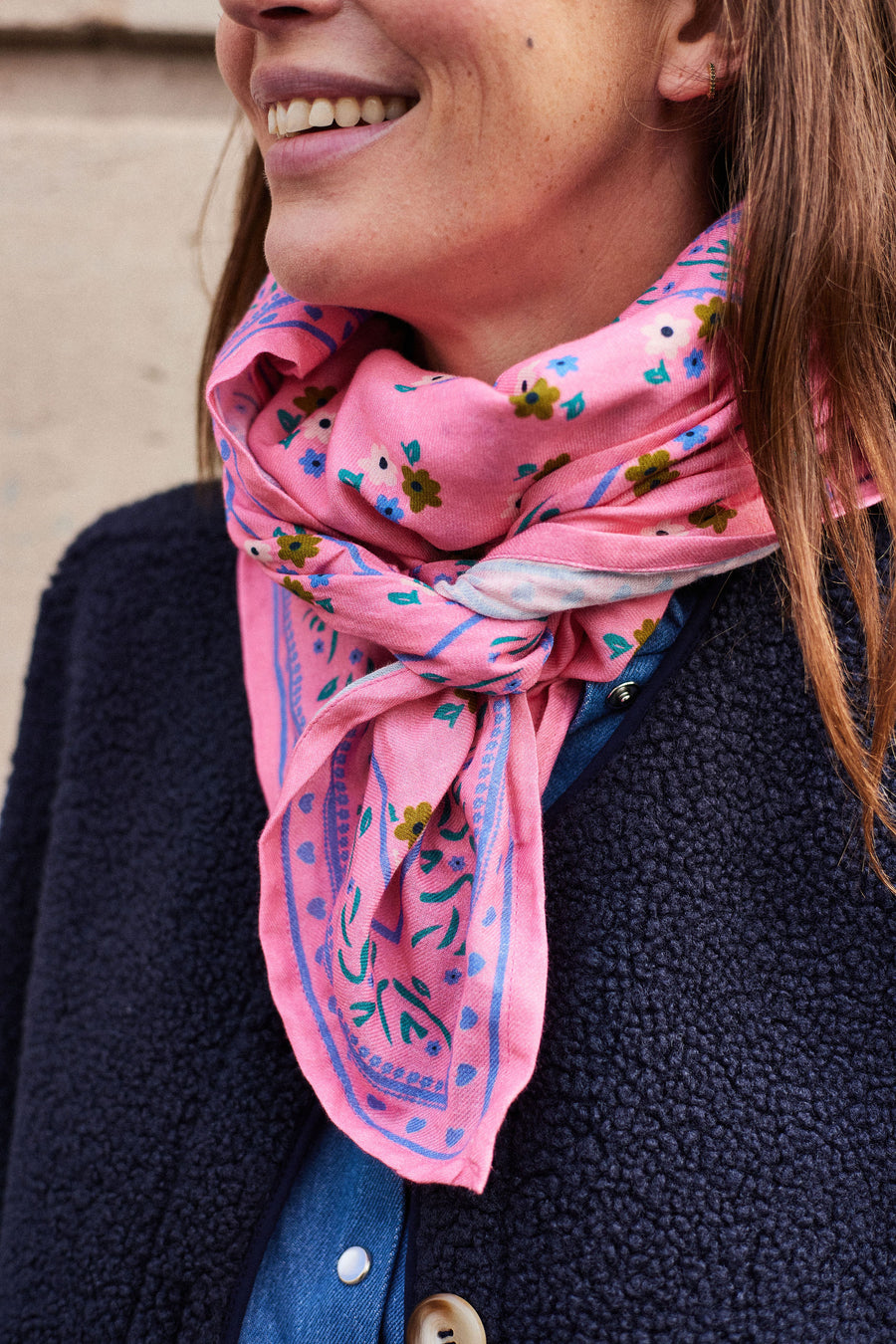 Foulard Jade ##2799AK fleurs fond rose grand